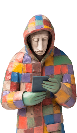 Персонаж из керамики с телефоном